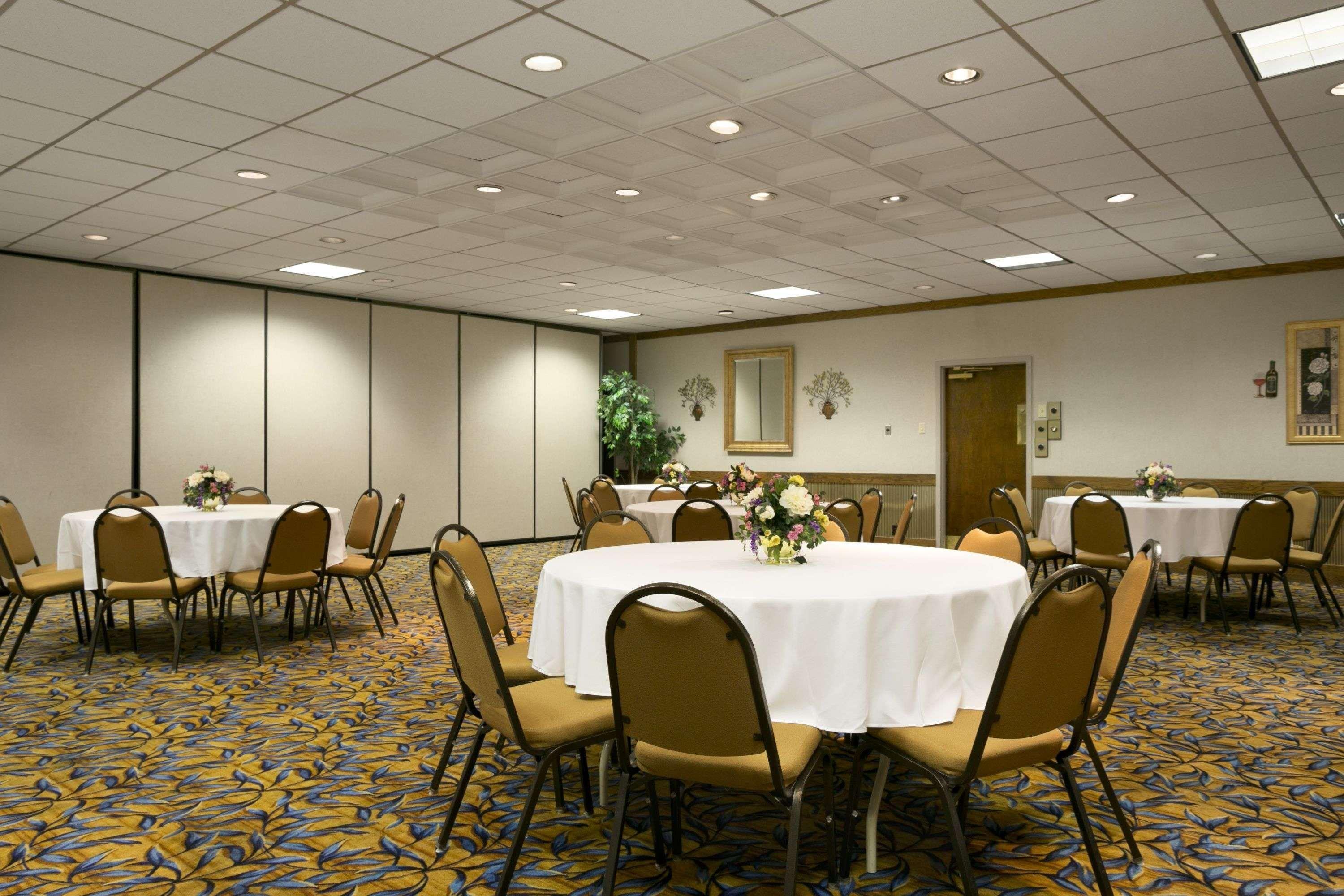 Days Inn By Wyndham Sidney Oh Esterno foto