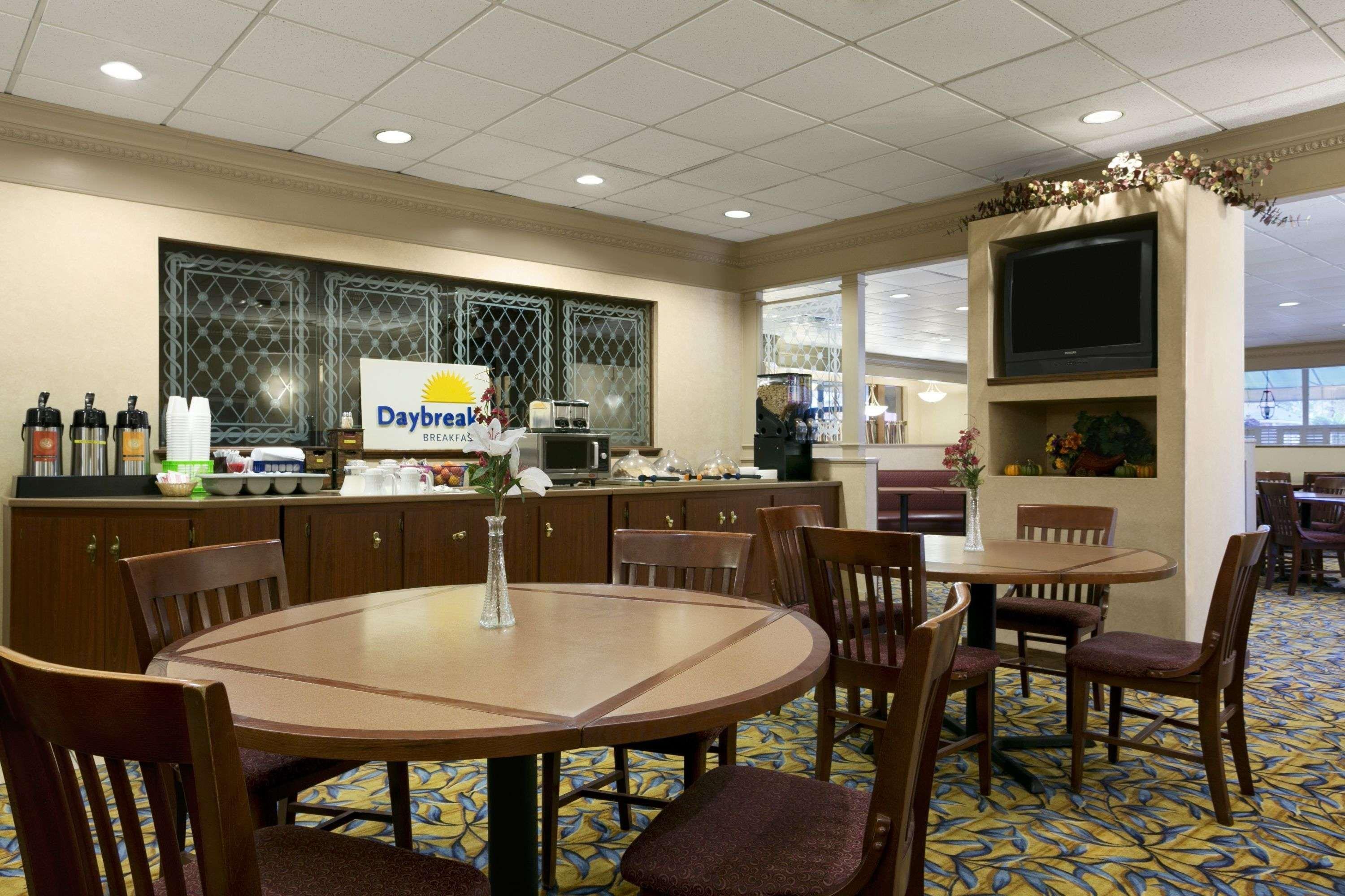 Days Inn By Wyndham Sidney Oh Esterno foto
