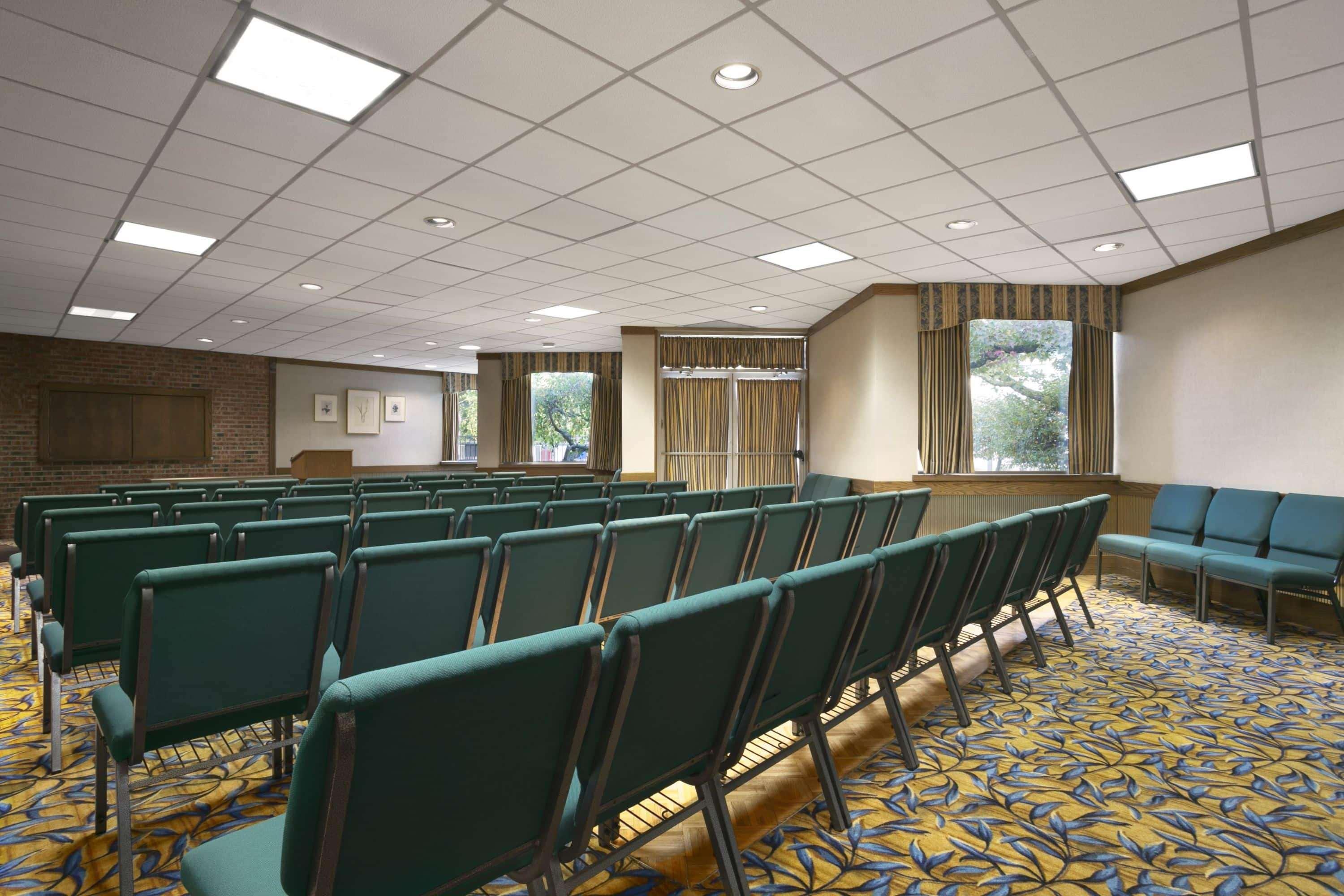 Days Inn By Wyndham Sidney Oh Esterno foto