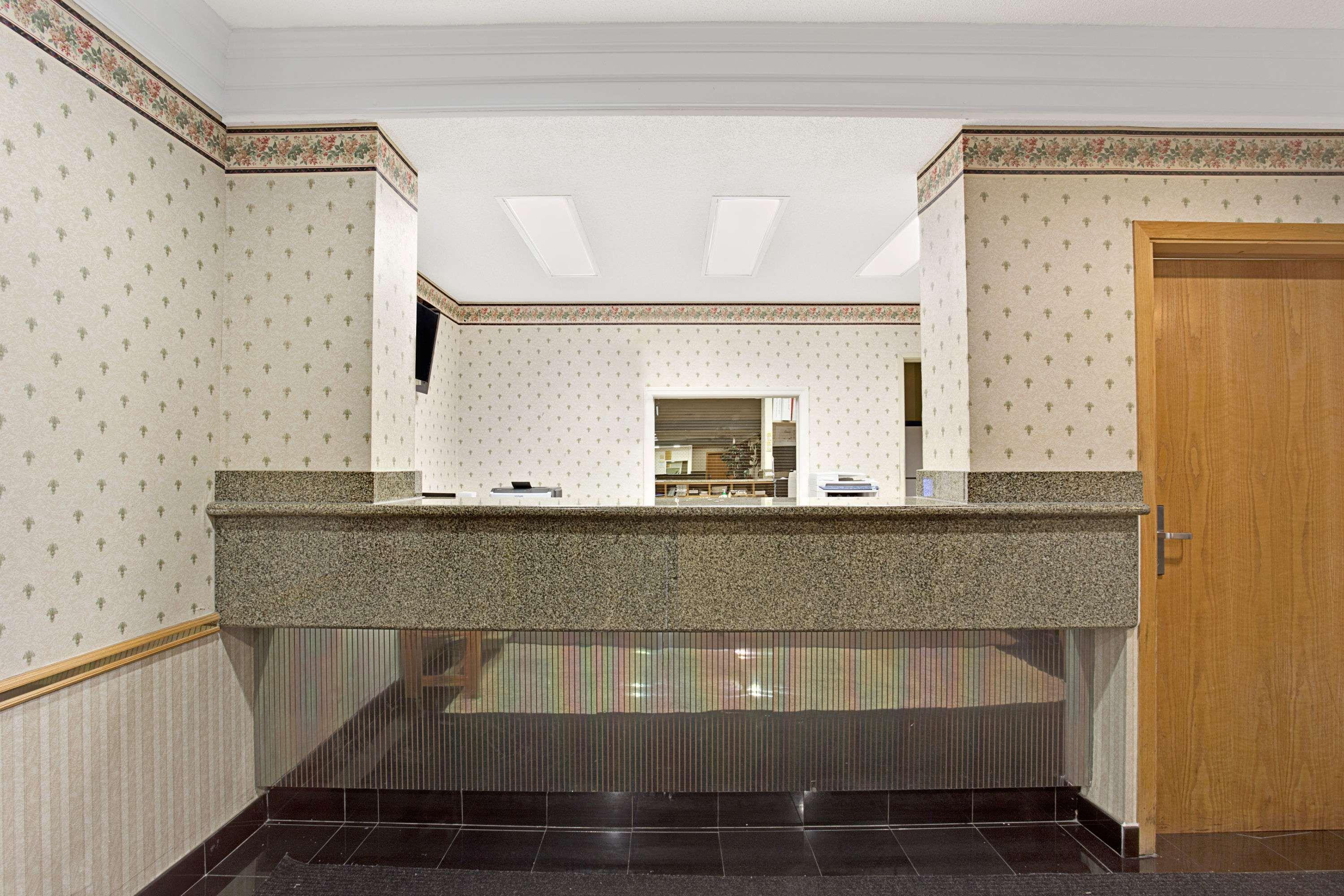 Days Inn By Wyndham Sidney Oh Esterno foto