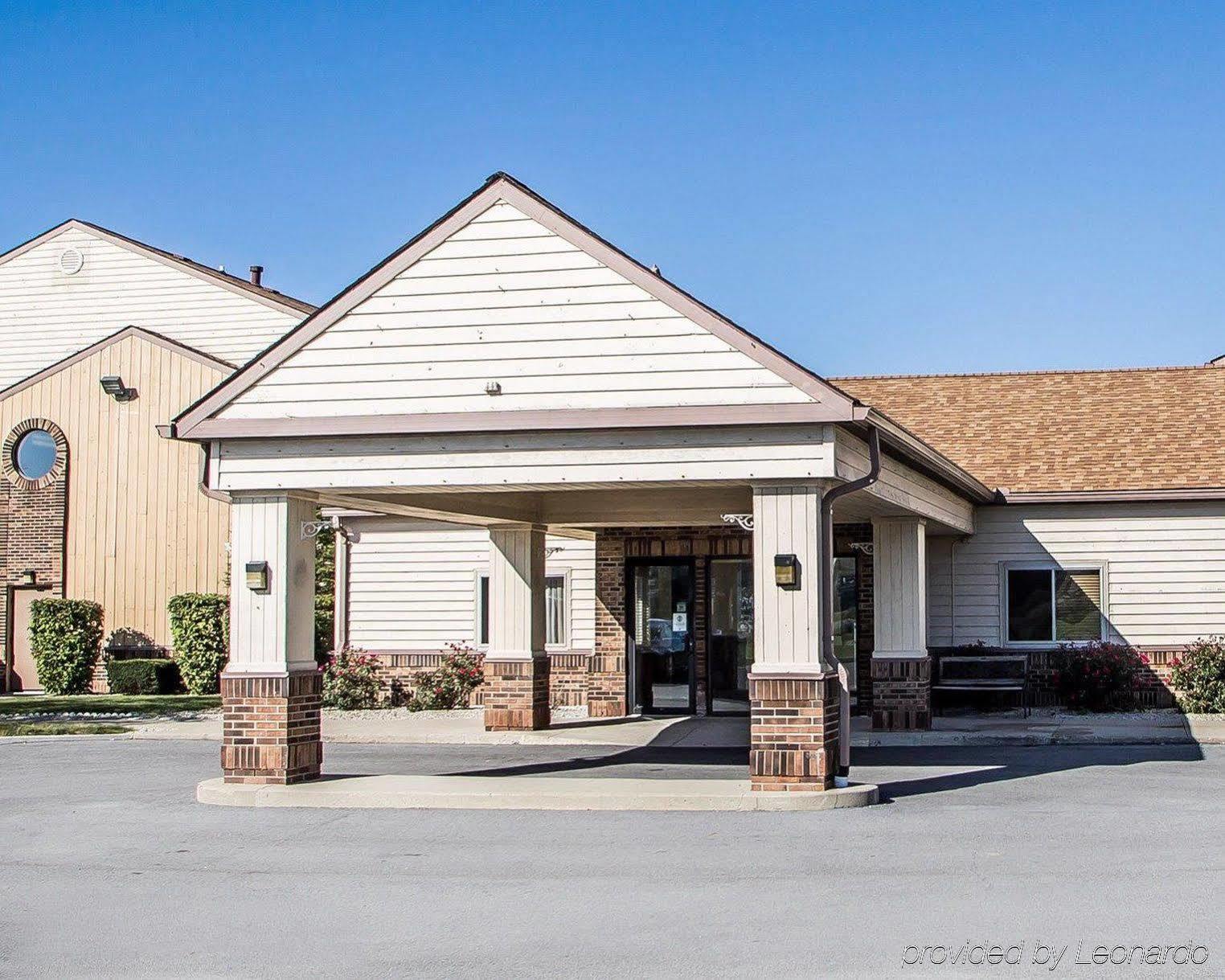 Days Inn By Wyndham Sidney Oh Esterno foto