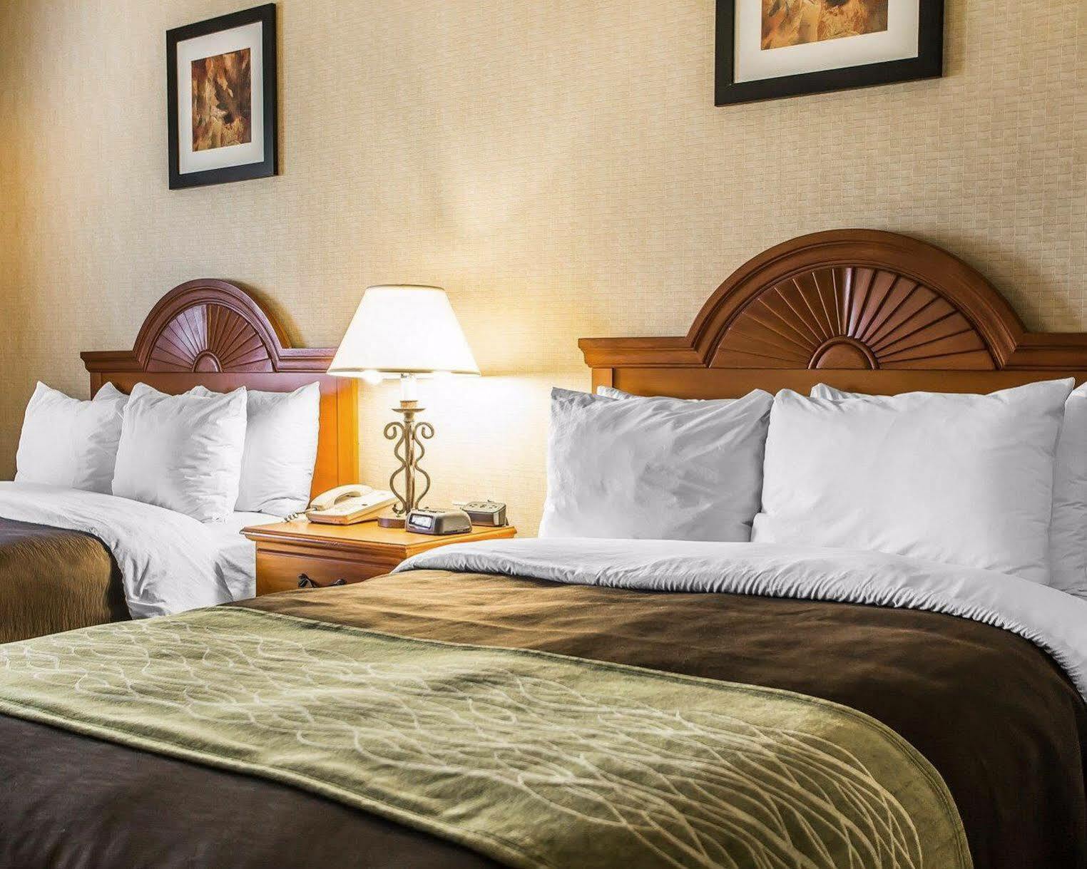 Days Inn By Wyndham Sidney Oh Esterno foto