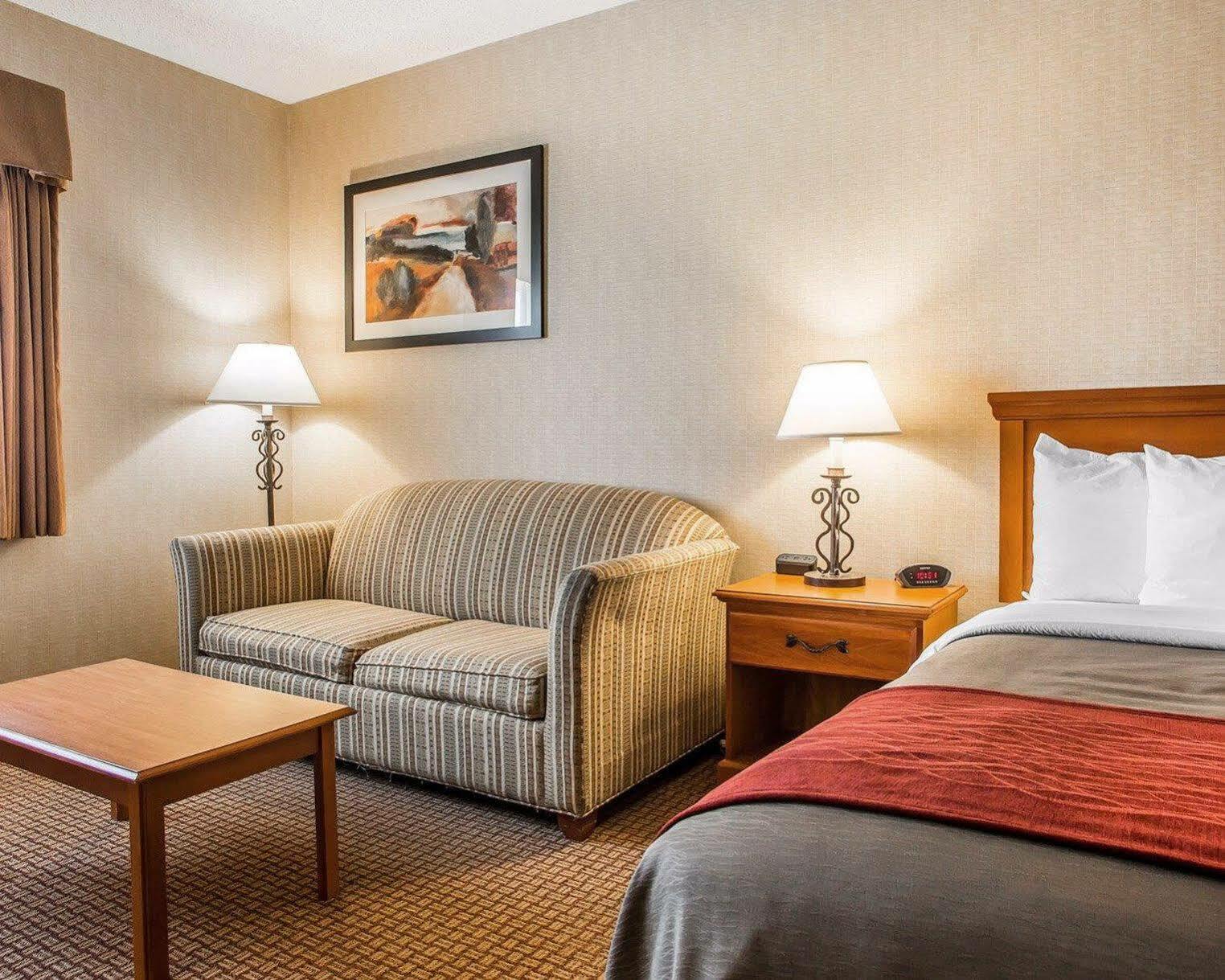Days Inn By Wyndham Sidney Oh Esterno foto