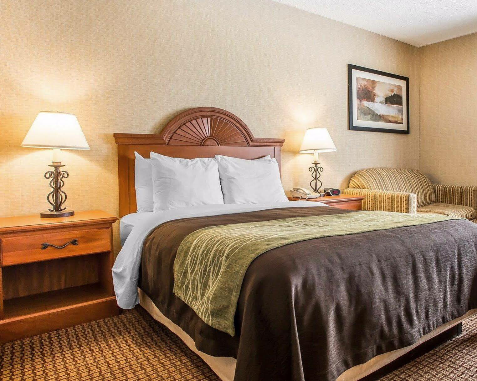 Days Inn By Wyndham Sidney Oh Esterno foto