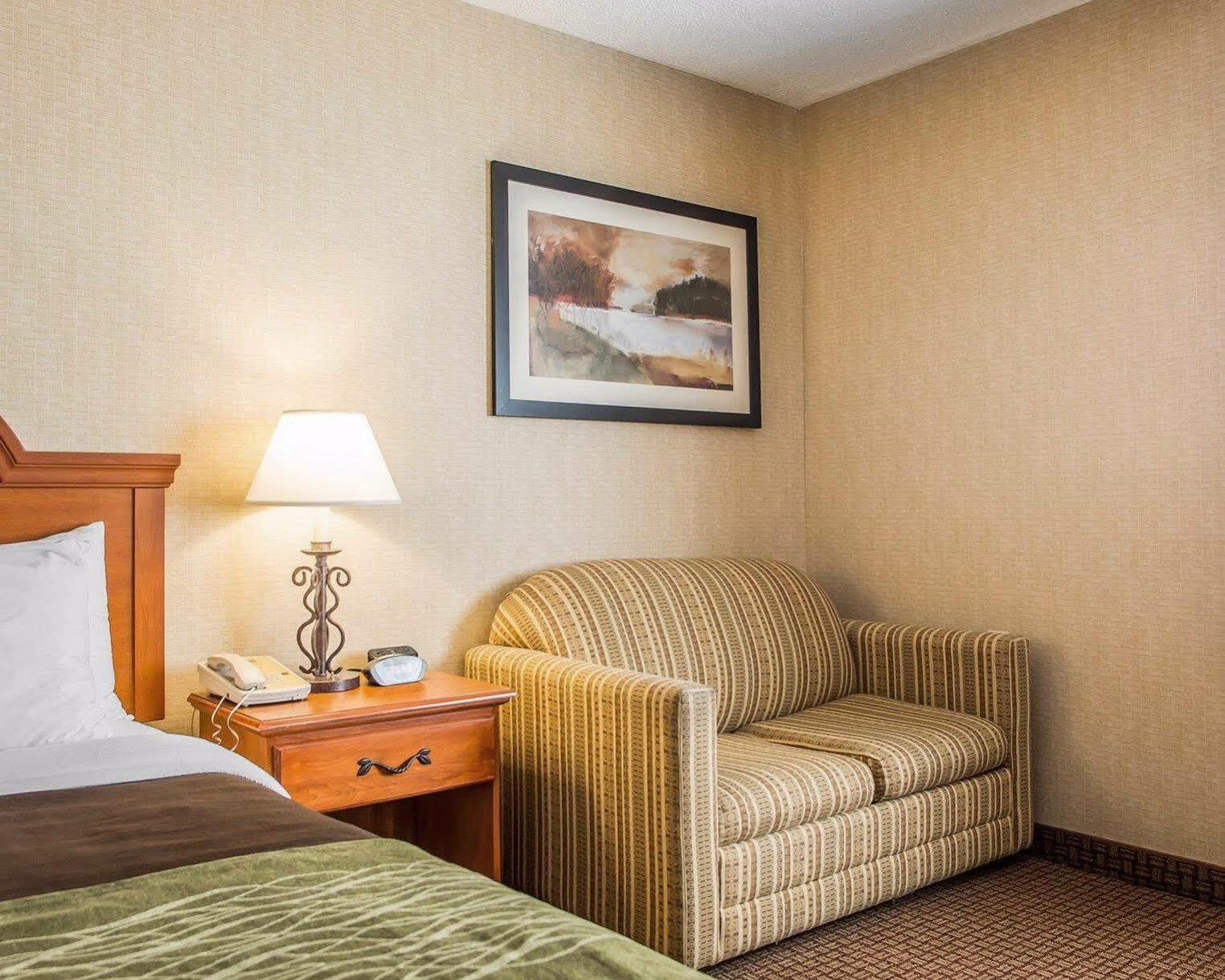Days Inn By Wyndham Sidney Oh Esterno foto