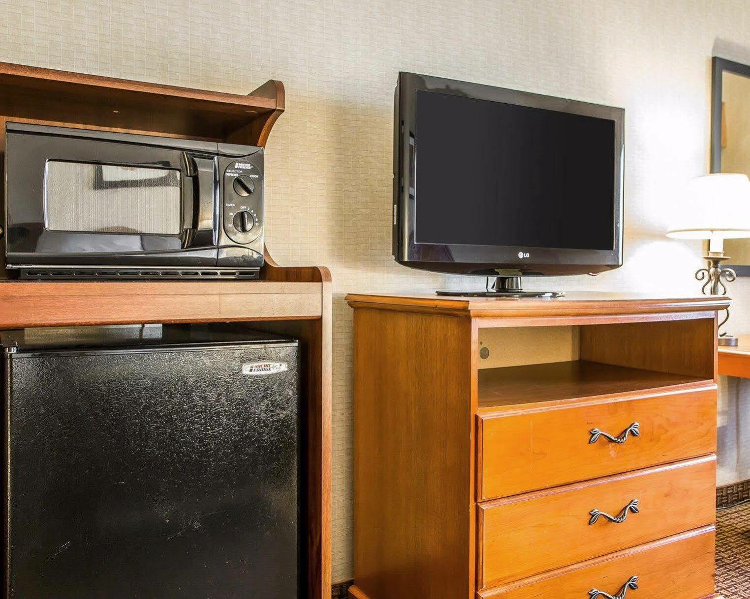 Days Inn By Wyndham Sidney Oh Esterno foto