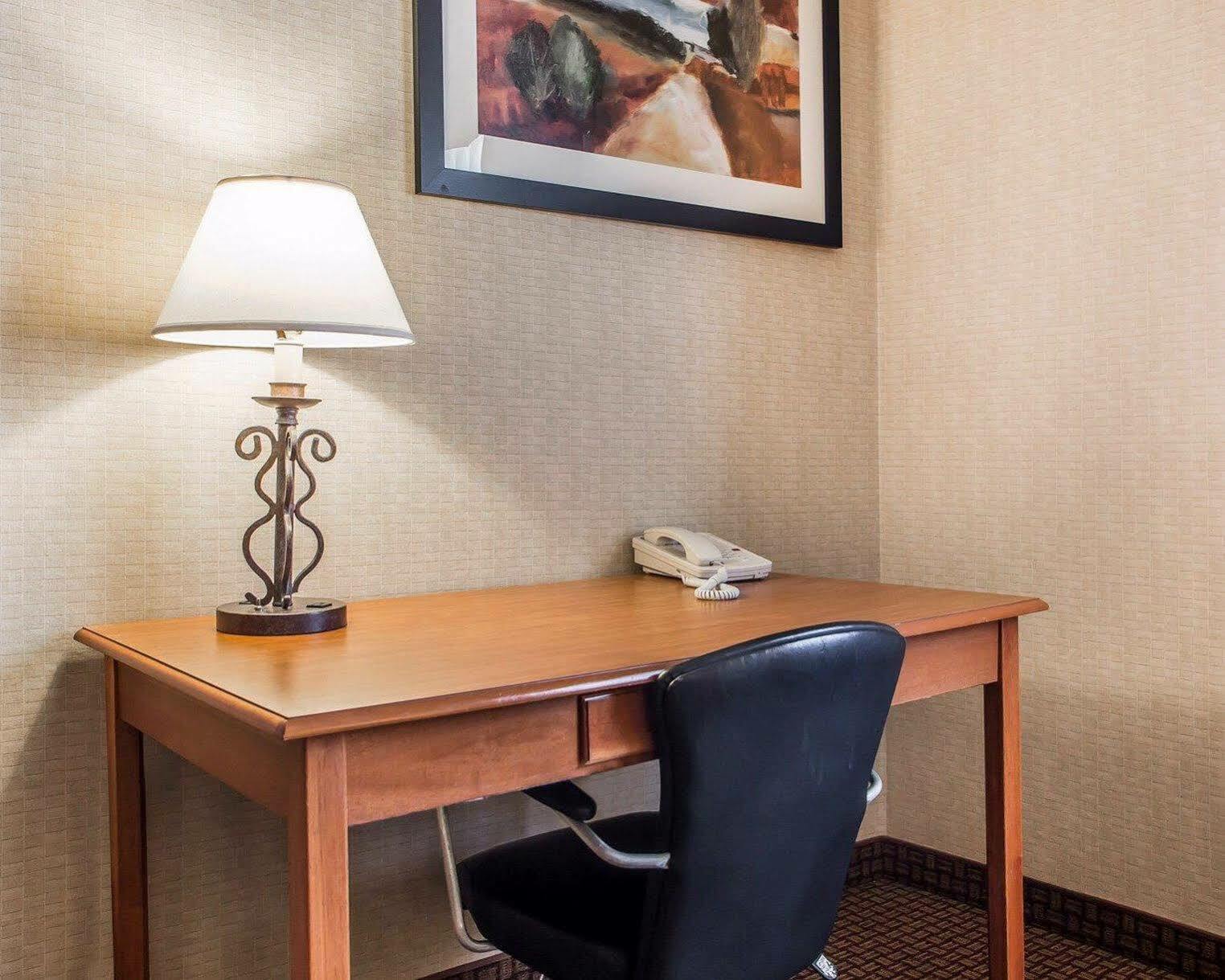 Days Inn By Wyndham Sidney Oh Esterno foto
